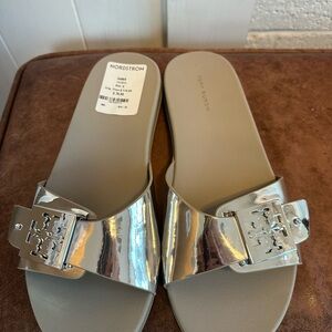 Tory Burch Mellow slide/silver/size 8